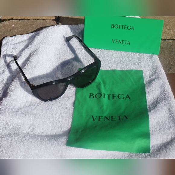 Bottega Veneta black sunglass - Picture 2 of 7